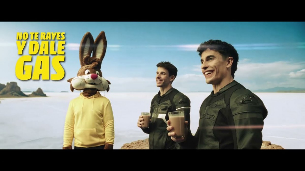 Кадры из рекламных роликов с Маркесами