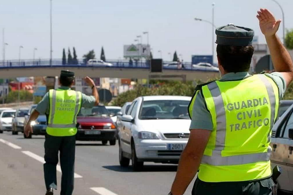 Дорожная полиция фильтрует трафик на Circuito de Jerez