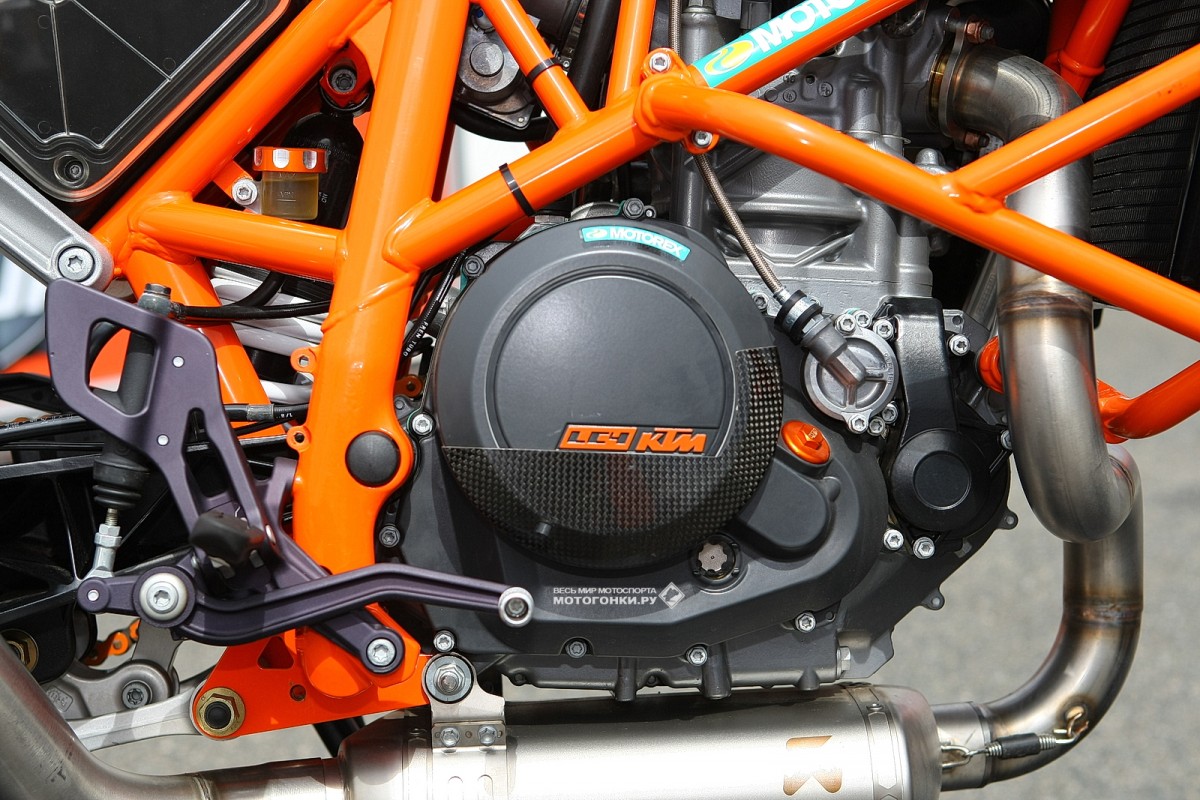 KTM 690 Duke (2012) - новый двигатель LC4 объемом 690 куб.см.