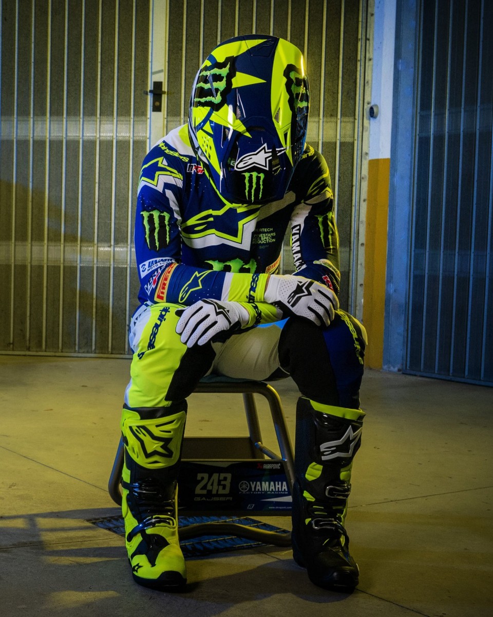 Тим Гайзер в цветах Monster Energy Yamaha и Валентино Росси