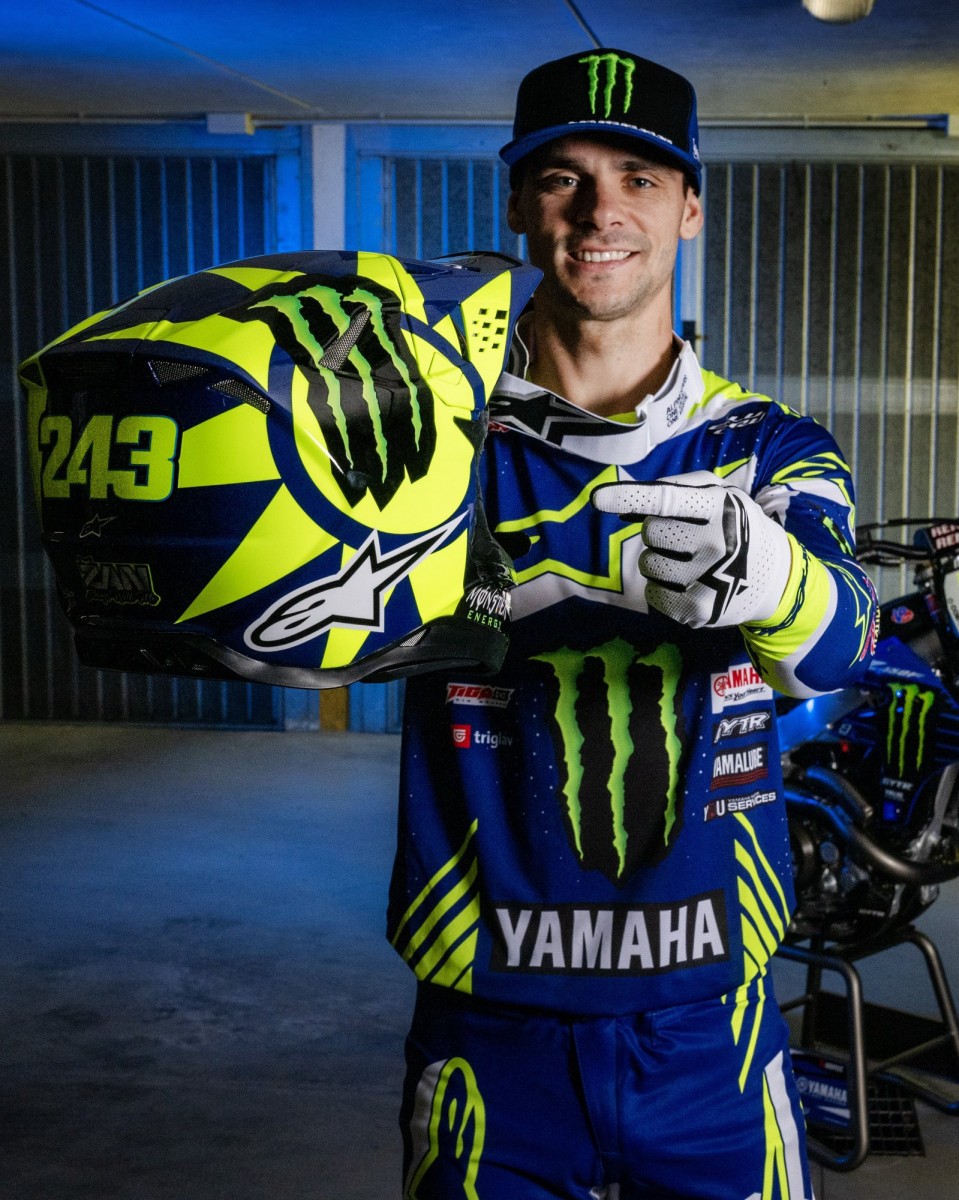 Тим Гайзер в цветах Monster Energy Yamaha и Валентино Росси