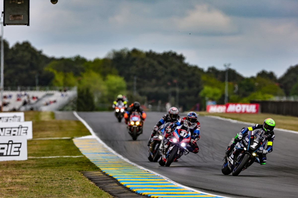 Дуэль между YART, BMW Motorrad и Yoshimura SERT