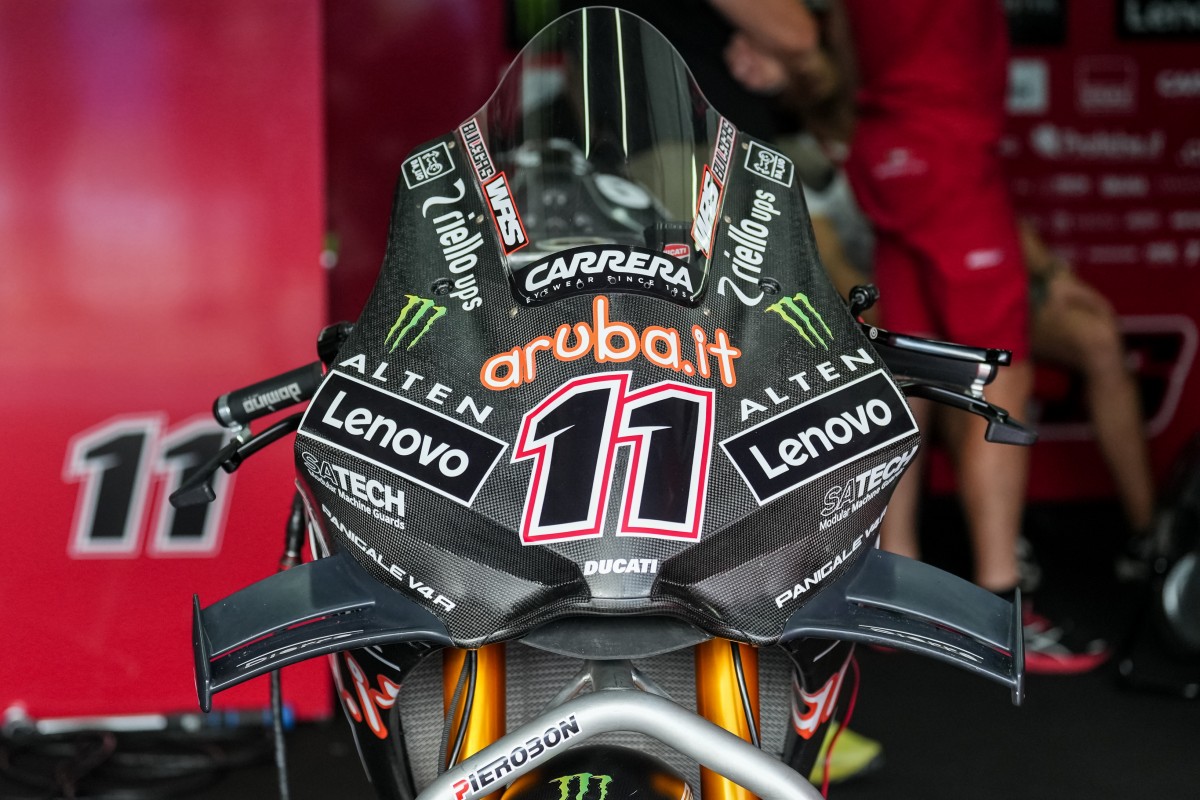 Новый супербайк Ducati Panigale V4R модели 2026 года