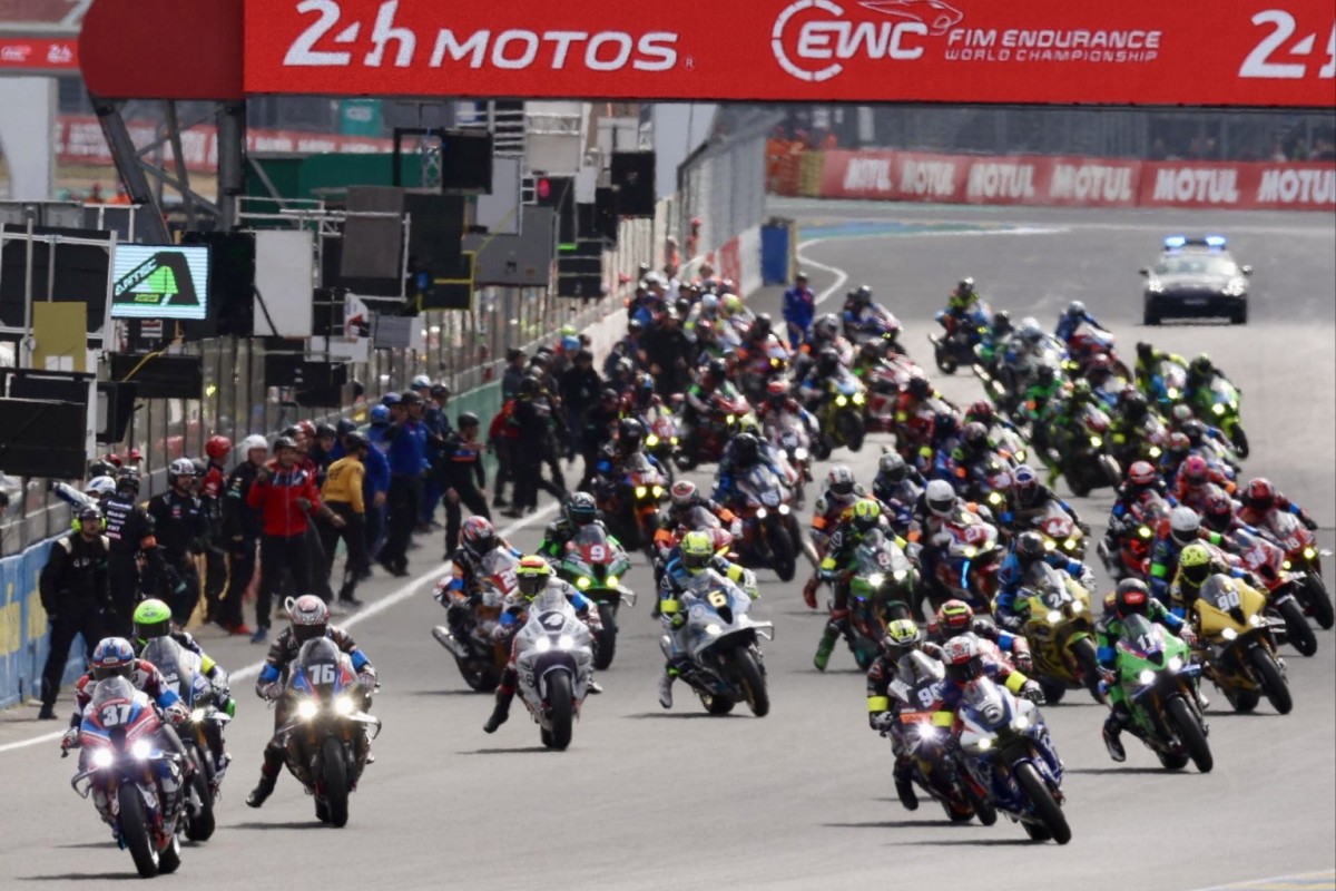Старт 24 Heures Motos