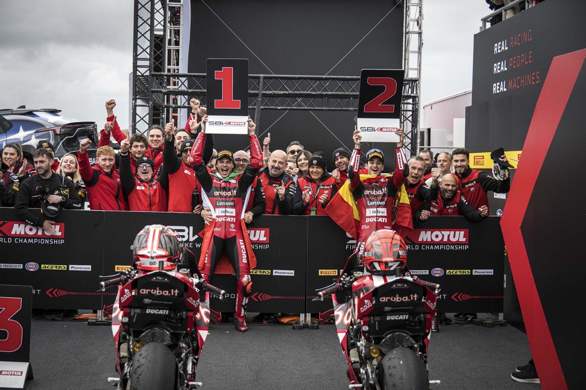Ducati празднует тройной дубль - в субботу, на Superpole Race и в воскресенье