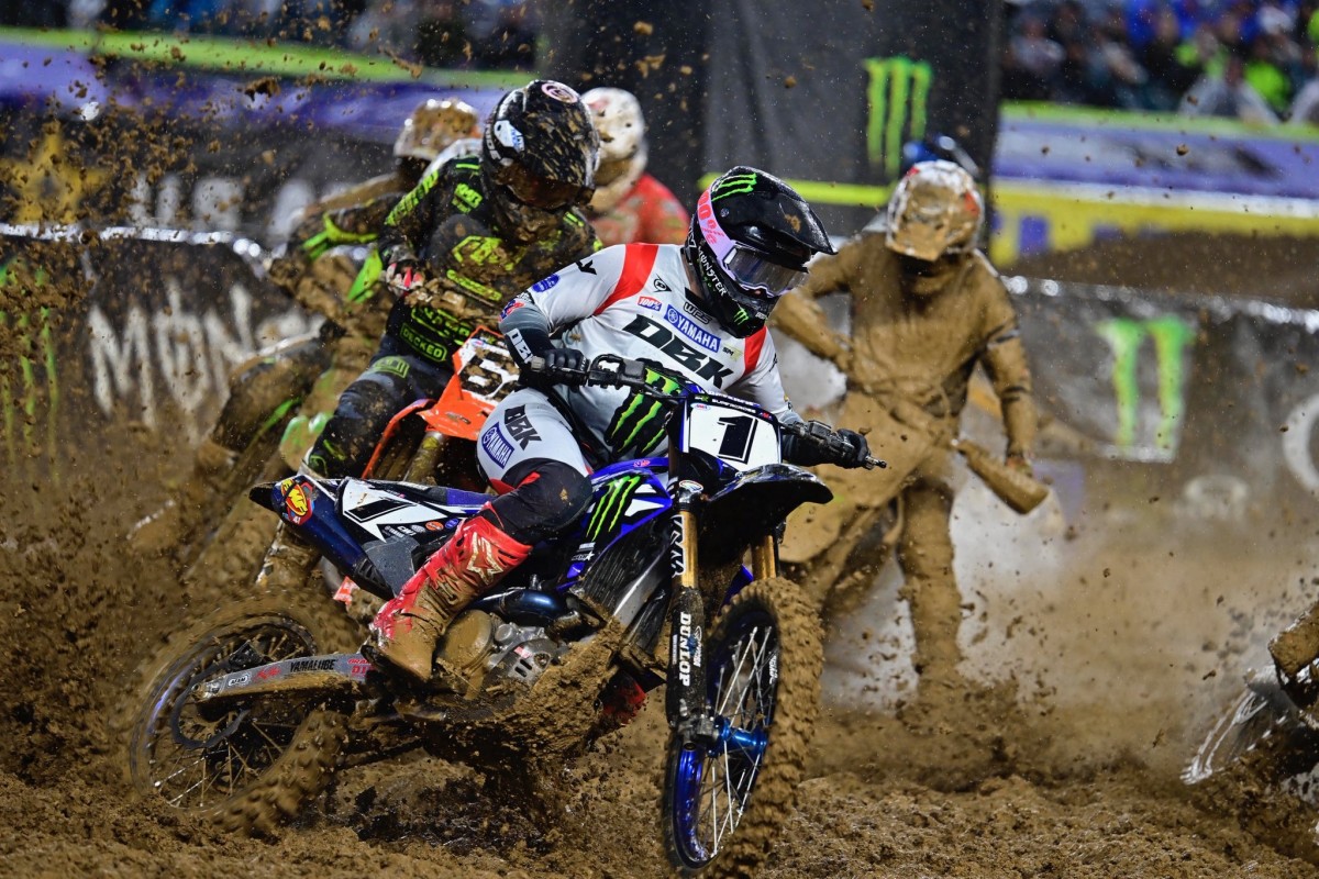 Грязные гонки 15 этапа AMA Supercross 450SX