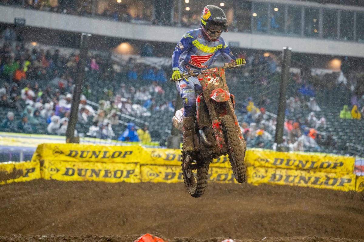 Хантер Лоуренс теряет инициативу