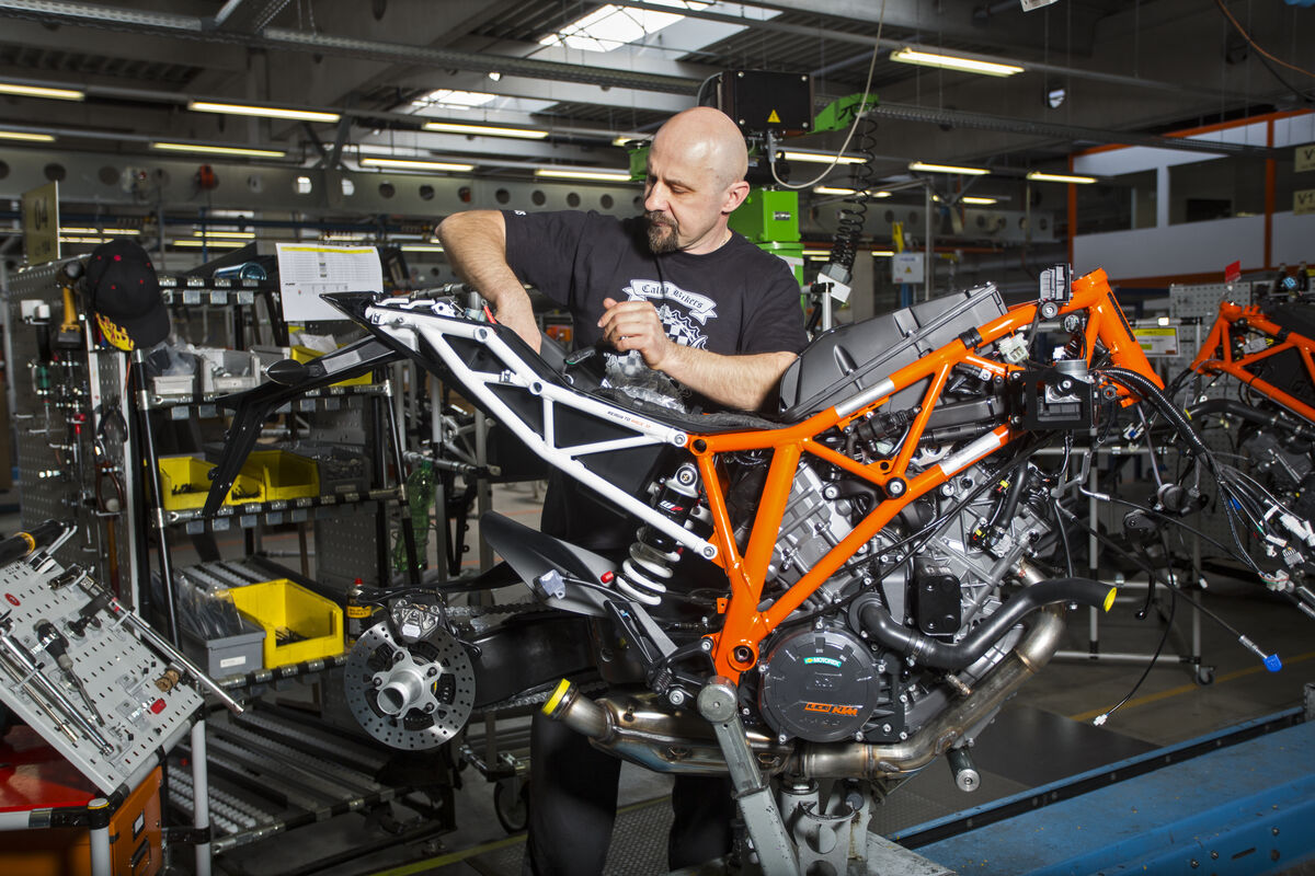 Cборка мотоциклов KTM на заводе в Маттигхофене