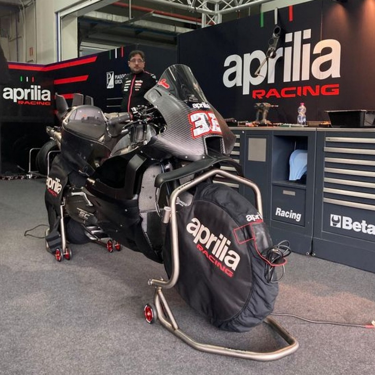 Прототип Aprilia RS-GP27 (850 куб.см.)