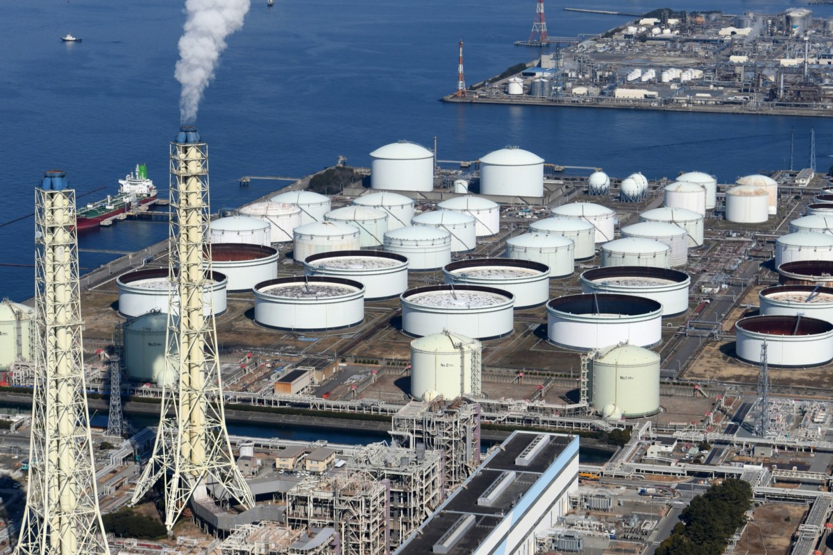 Японская нефтехимическая промышленность страдает от нехватки сырья