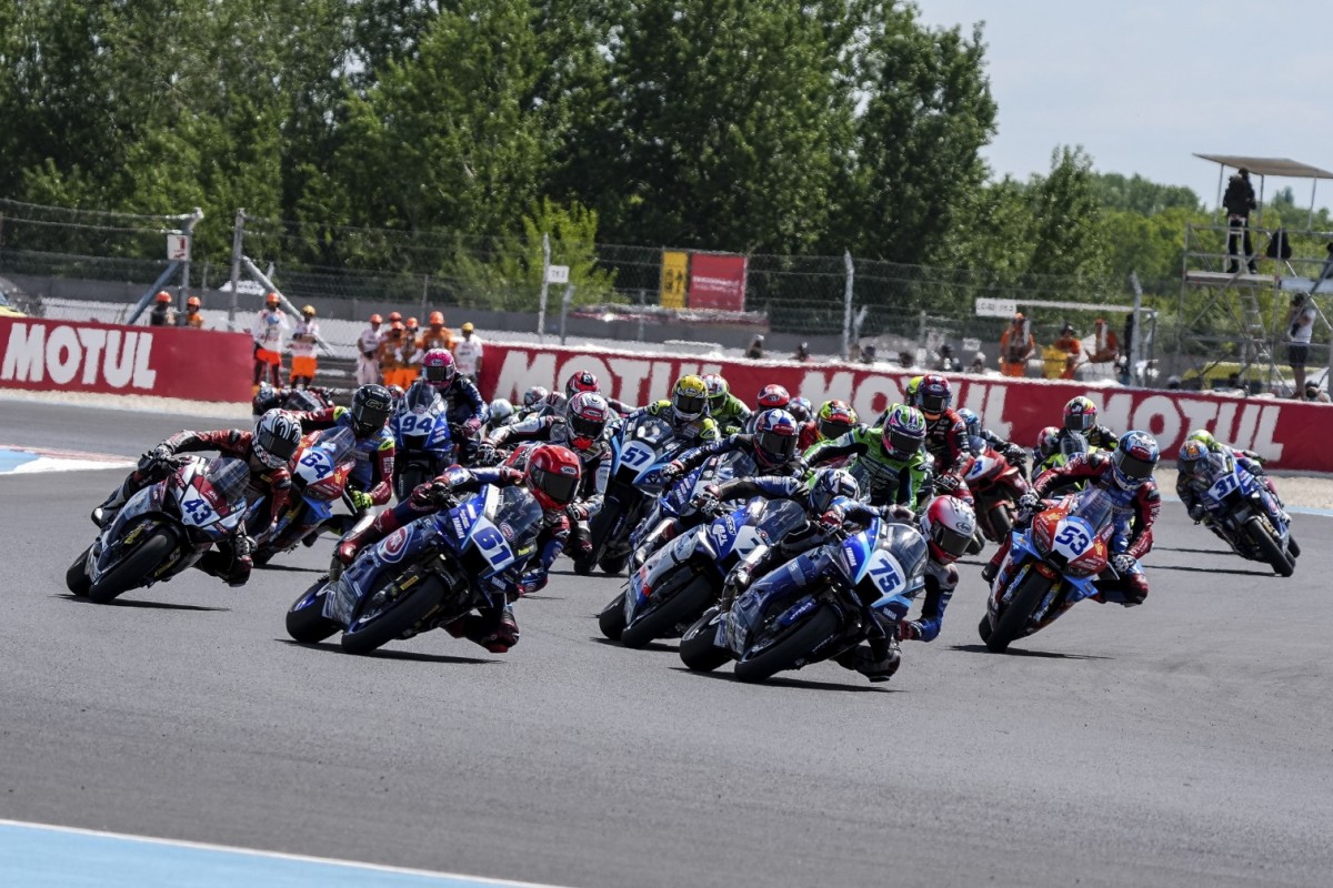 Старт гонки World Supersport