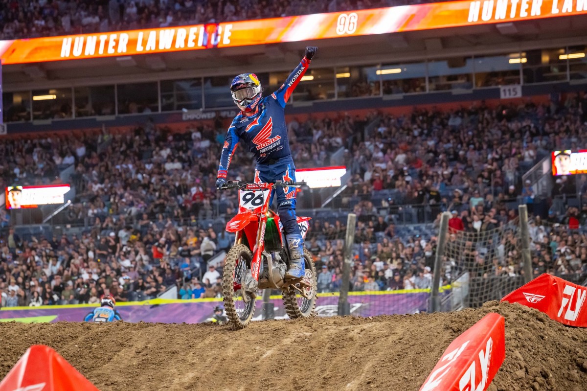 Победитель 16 этапа AMA Supercross 450SX