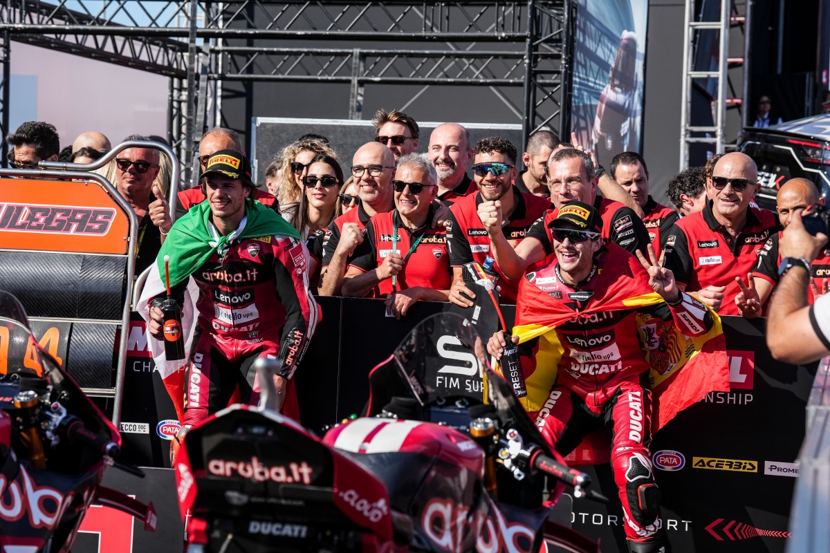 Никола Булега и Икер Лекуона доминируют в World Superbike 2026