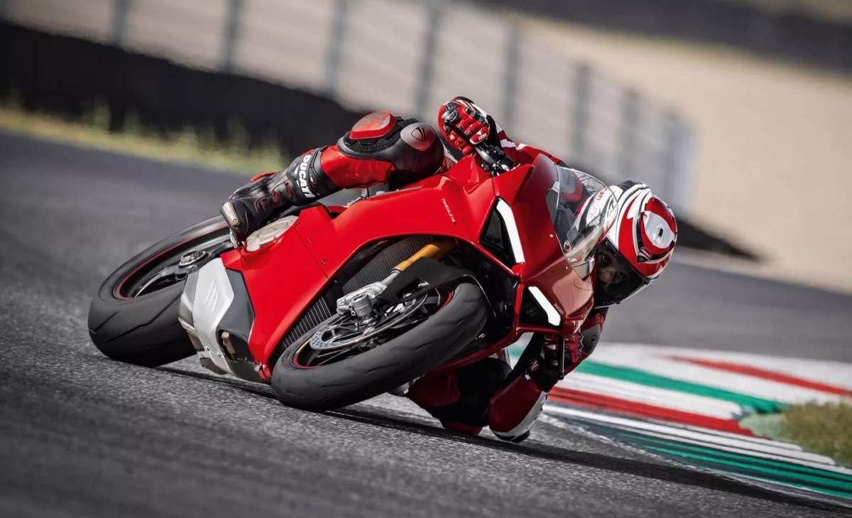 Ducati - мотоцикл с Cornering ABS позволяет безопасно тормозить в полном наклоне