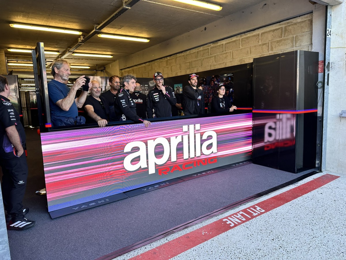 Гостевой бокс у Aprilia Racing