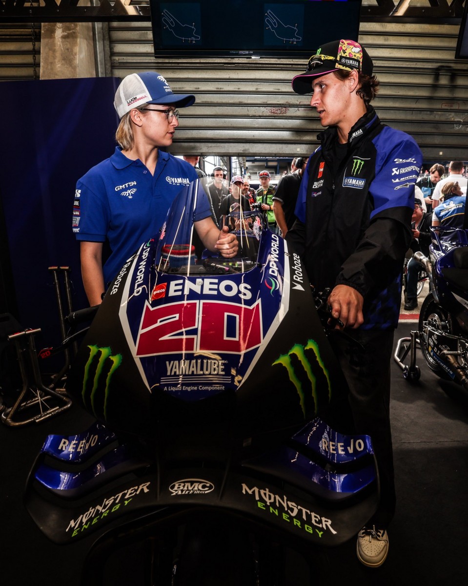 Общение пилотов MotoGP с VIP-гостями, кроме спонсоров, теперь тоже является обязательным - все билеты проданы!