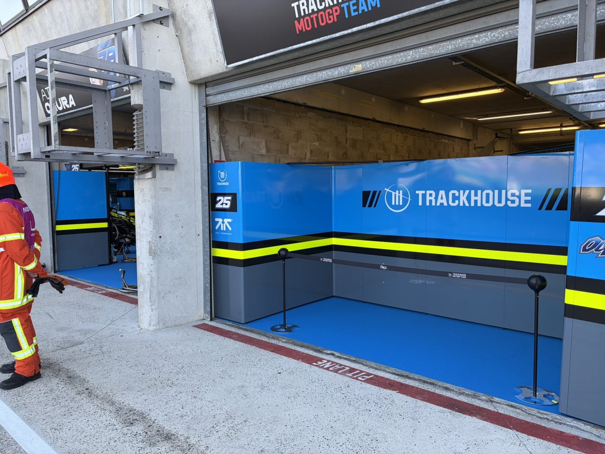 Загоны для гостей команд MotoGP