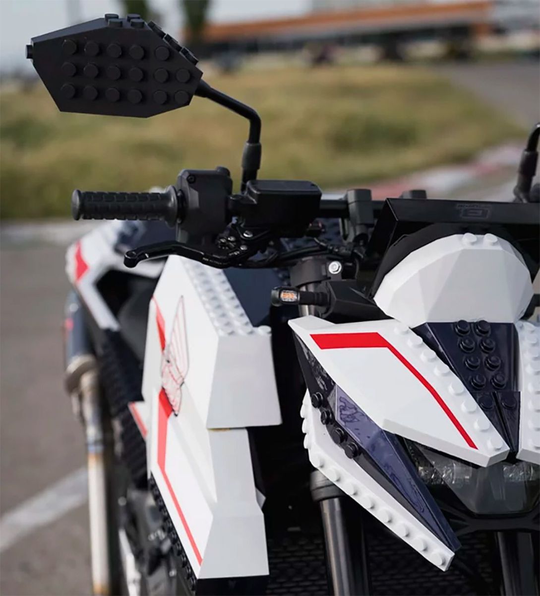 Honda CB750 Hornet в стиле LEGO