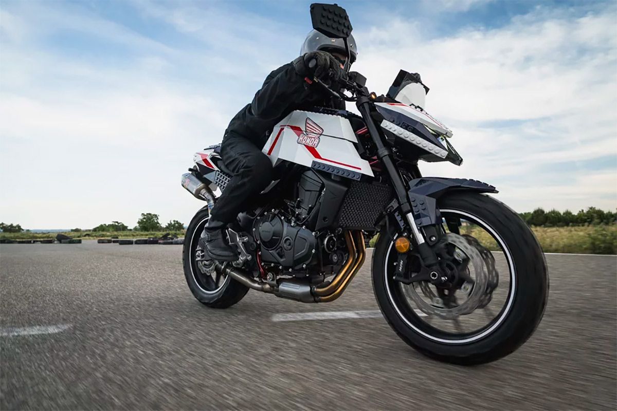 Honda CB750 Hornet в стиле LEGO