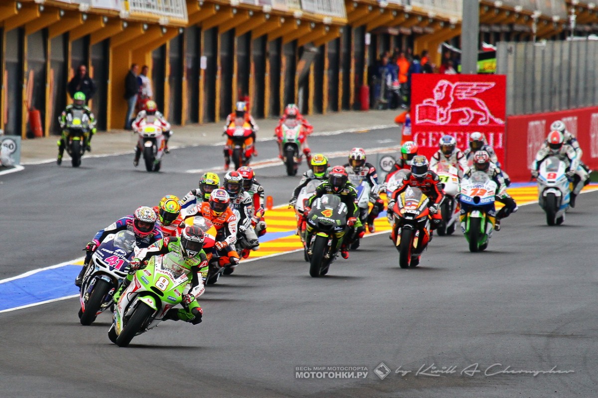 Старт Гран-При Валенсии MotoGP 2012 года