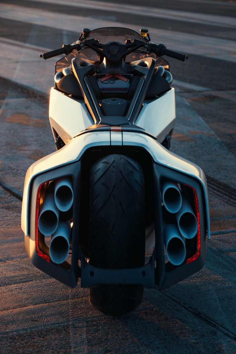 BMW Motorrad Vision K18: шесть отдельных выходов выпускной системы