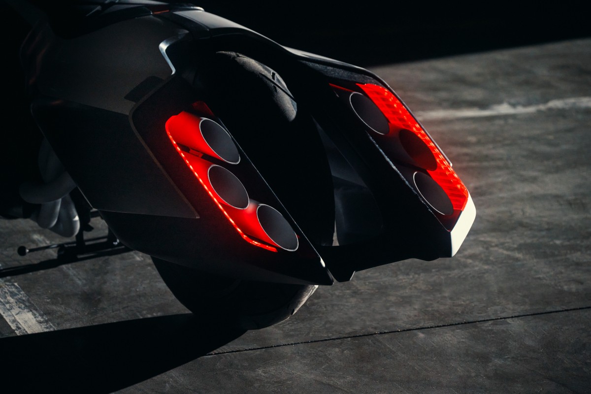 BMW Motorrad Vision K18: шесть отдельных выходов выпускной системы