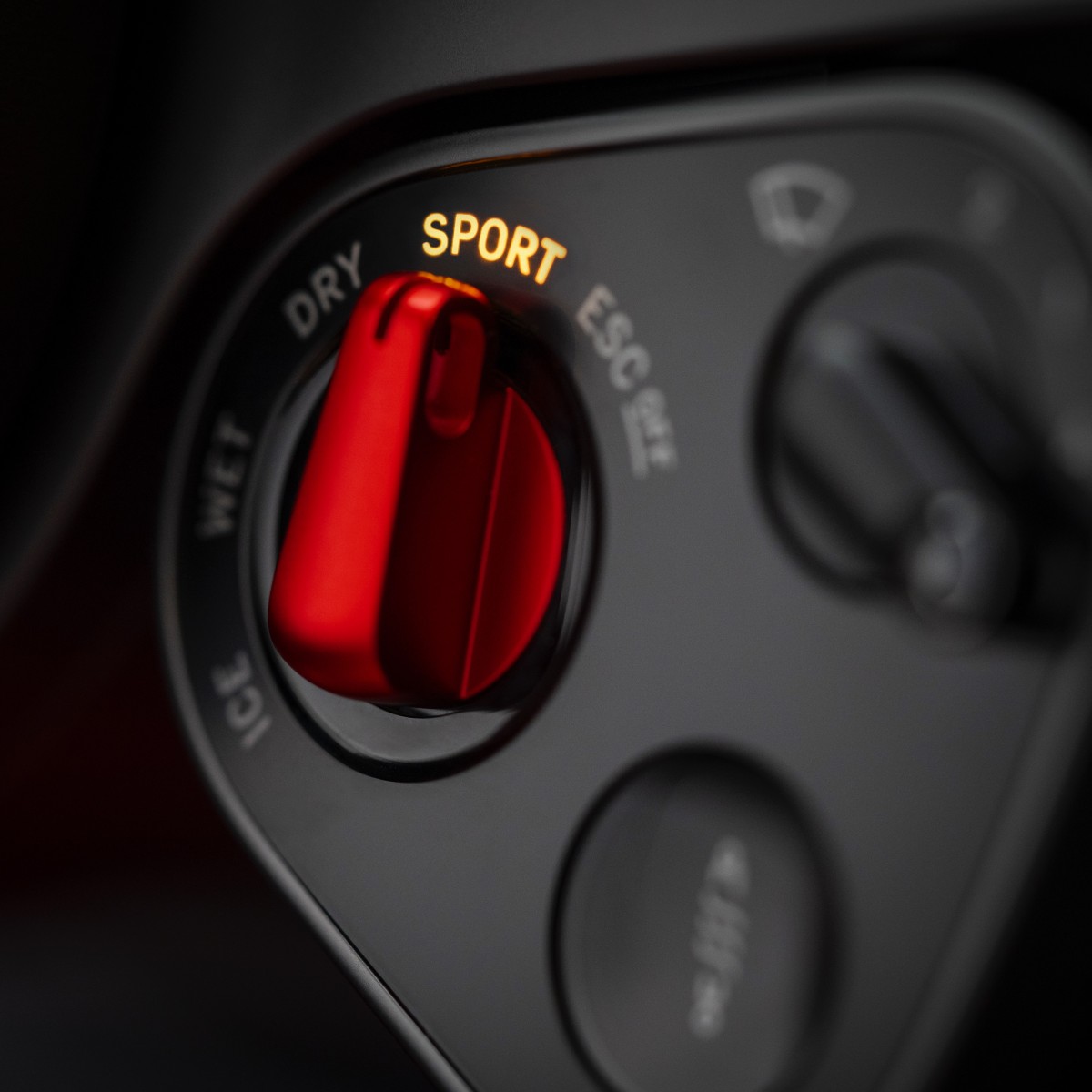 Ferrari Luce: есть режим Sport - все 1050 л.с. в доступе