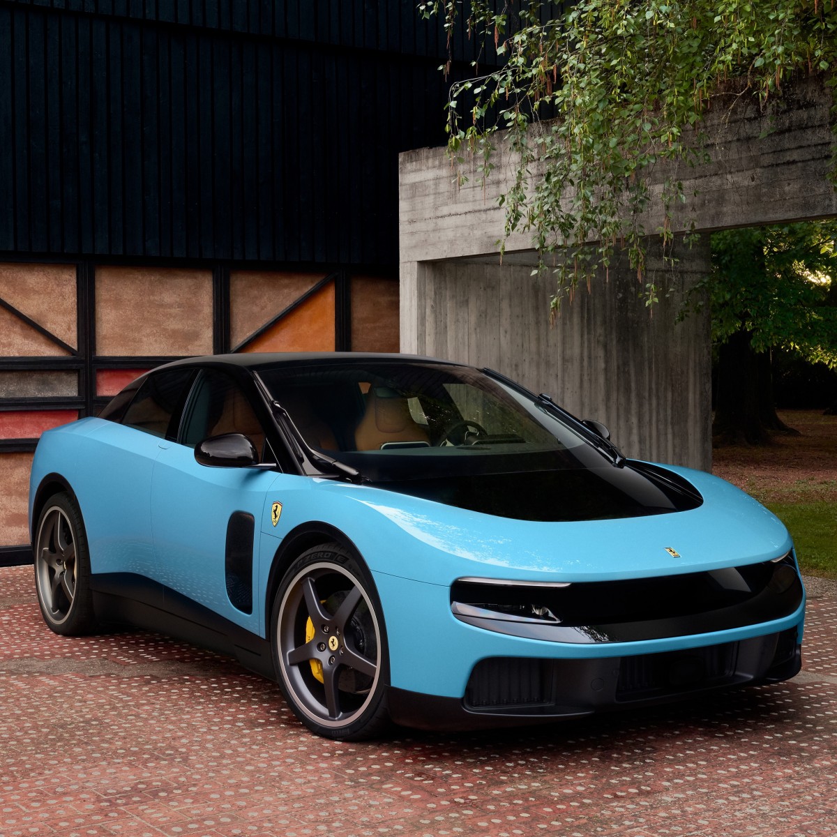 Ferrari Luce: веселый голубенький iPhone