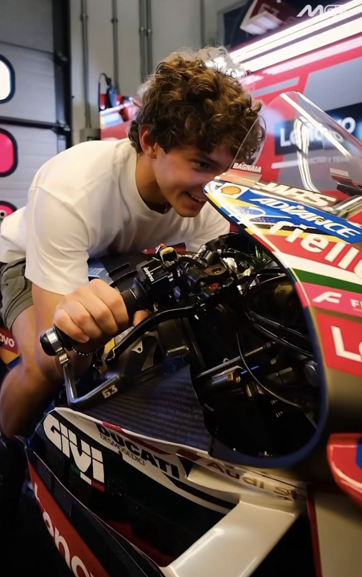 Кими Антонелли прекрасно провел время в паддоке MotoGP