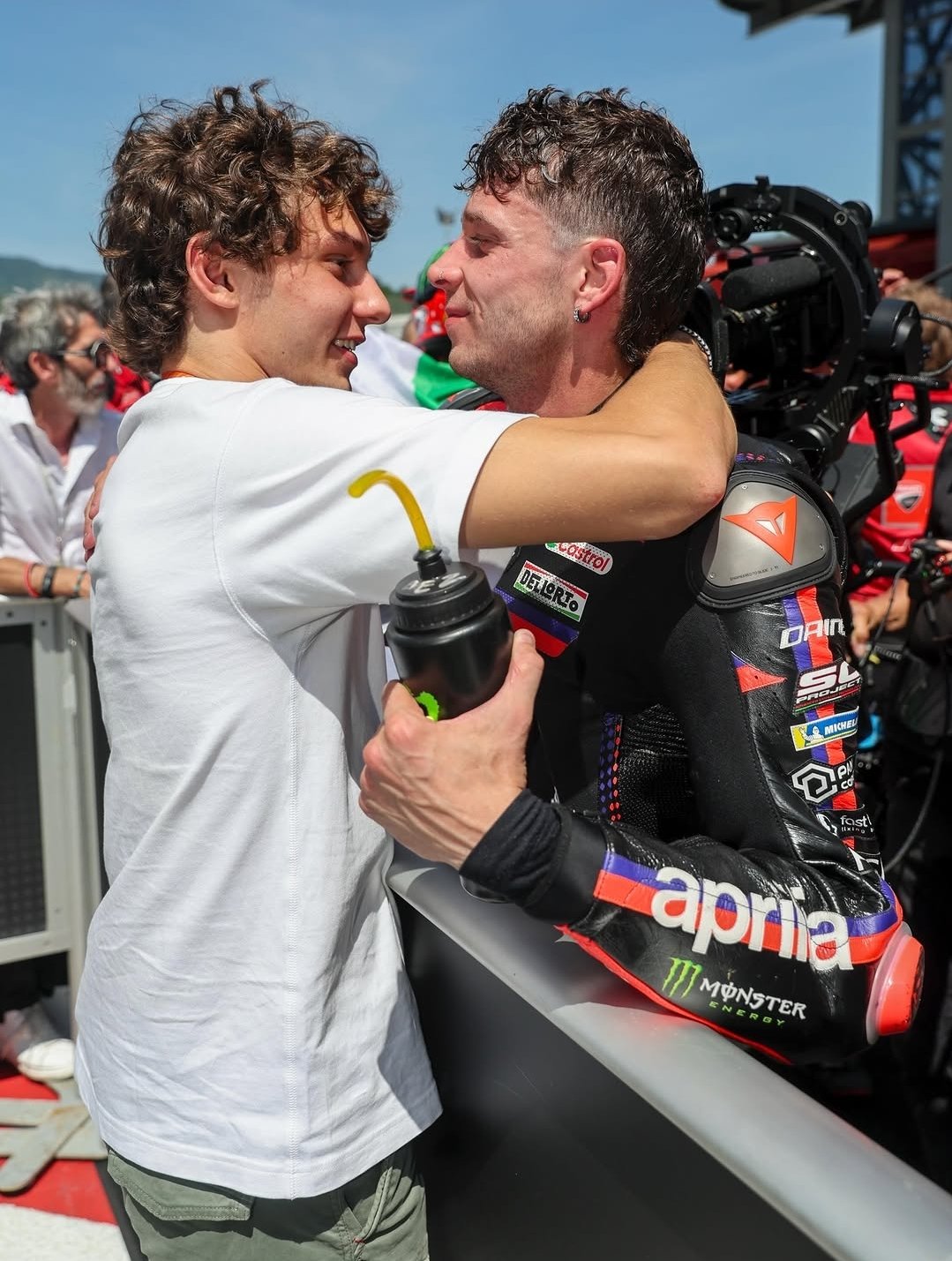 Кими Антонелли прекрасно провел время в паддоке MotoGP