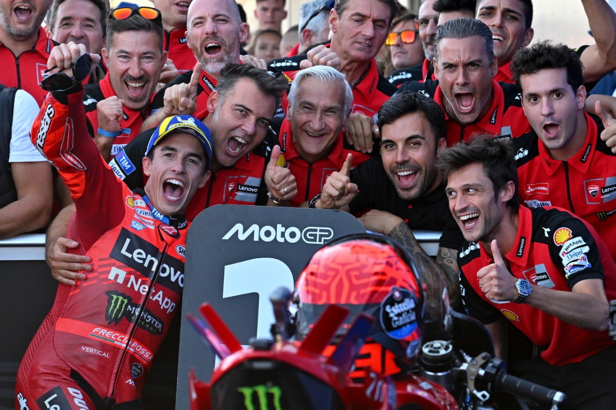 Марк Маркес сделал на Гран-При Венгрии MotoGP 2025 хет-трик, выиграв буквально всё