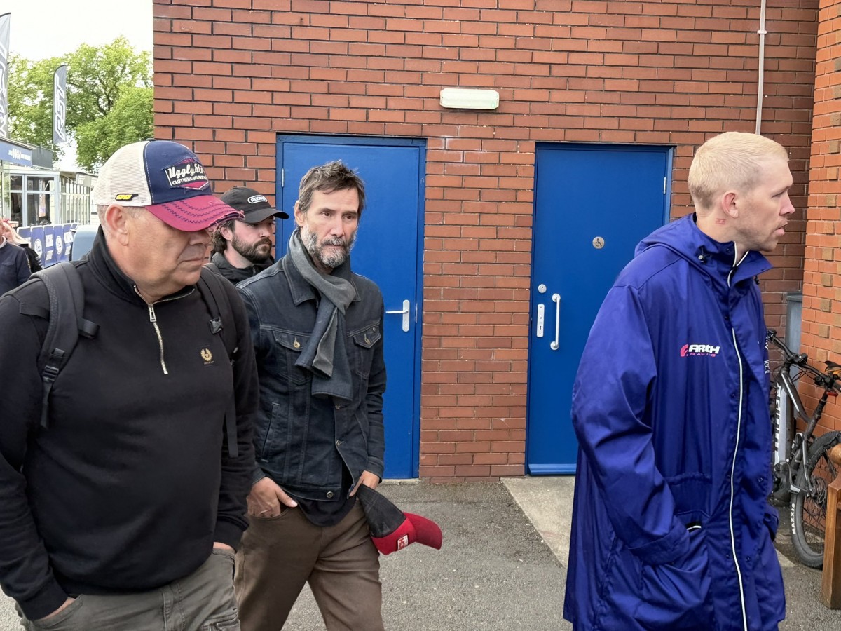 Киану Ривз прибыл на остров Мэн посмотреть гонки IOMTT, но не слишком удачно