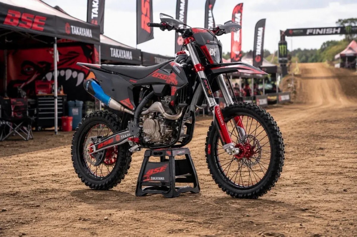 BSE MOTO T9 PRO в ливрее Takayama