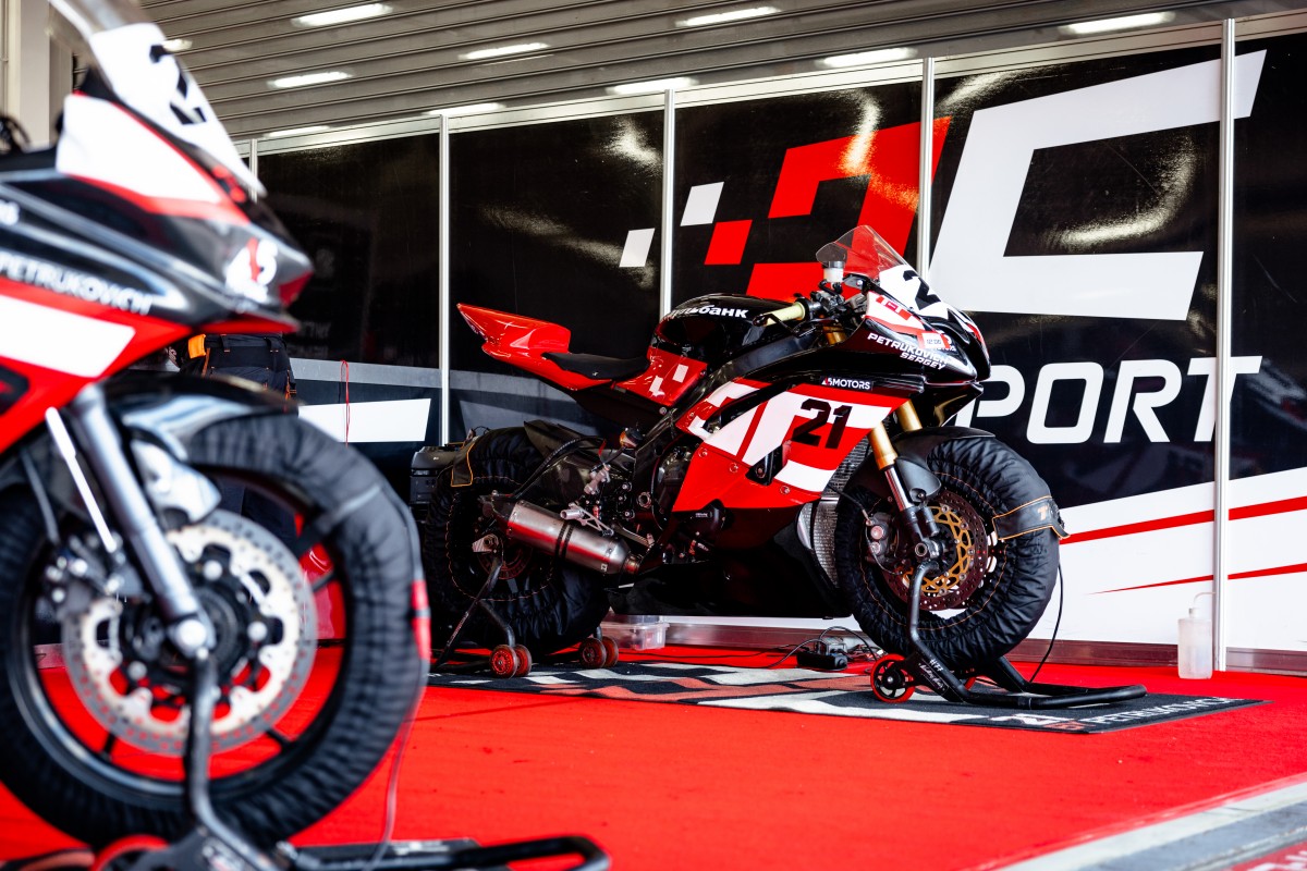 Yamaha R6 команды DC Motosport by Petrukovich как объект ИИ-исследования