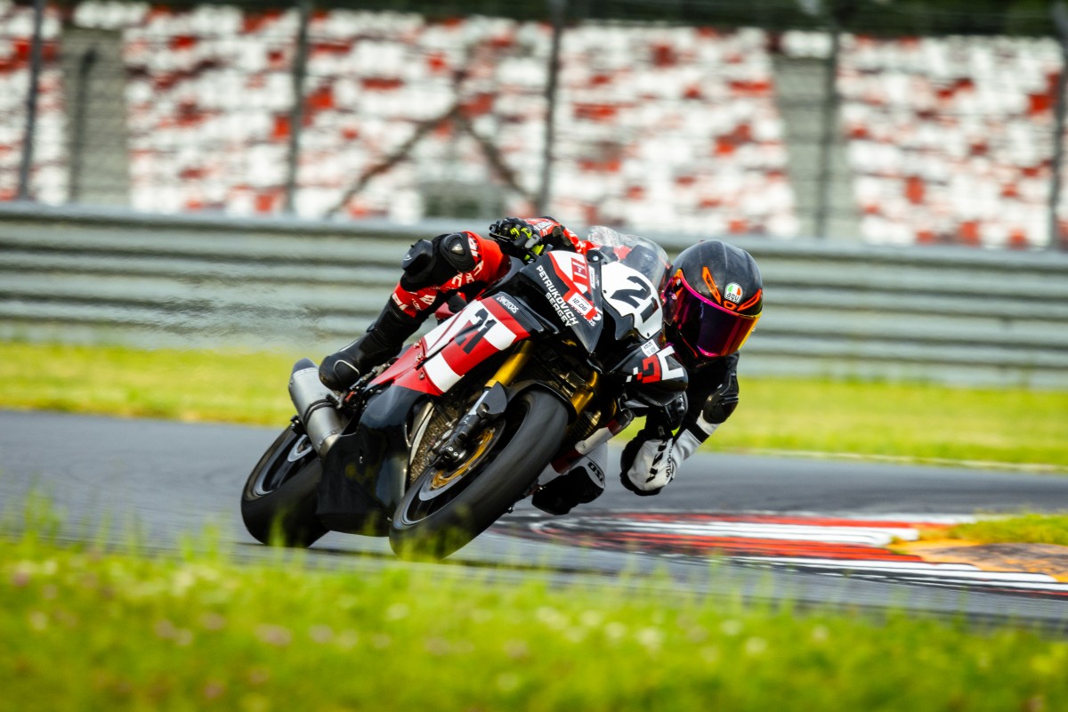 Сергей Петрукович и Yamaha R6 как объекты ИИ-исследования
