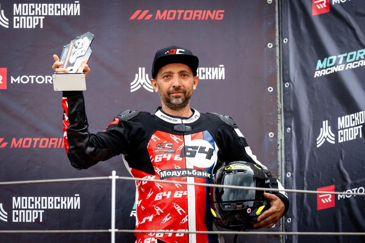 Владимир Карзаев на подиуме, DC Motosport by Petrukovich