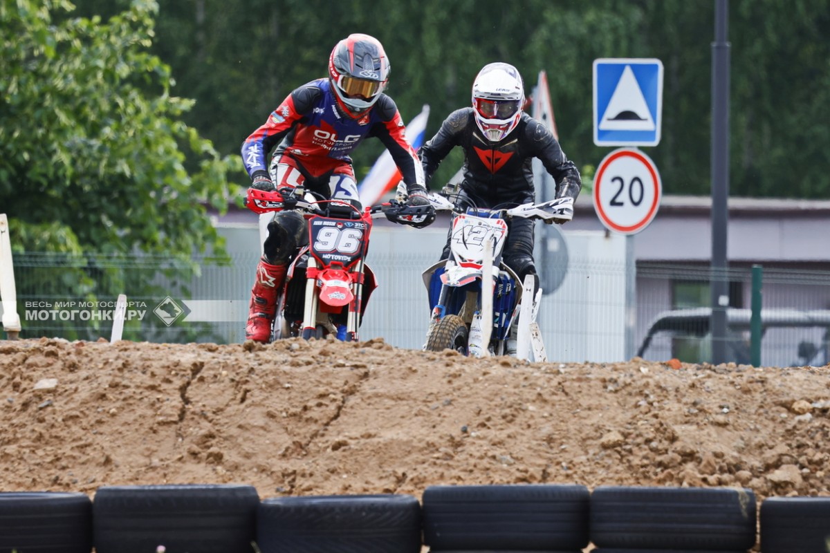 Лидеры 1 этапа чемпионата Москвы по супермото - Supermoto S1 Иван Мосин и Роман Равдин