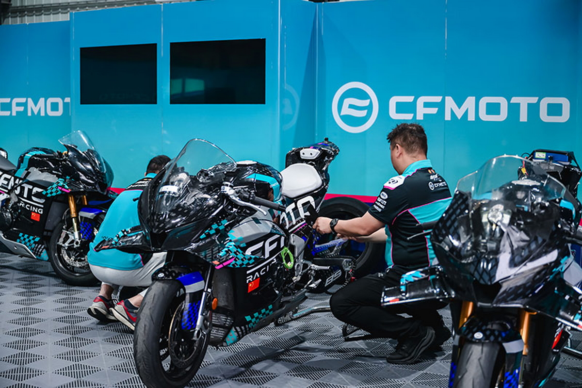 Подготовка CFMoto V4 SR-RR к тестам на Шанграоском испытательном полигоне
