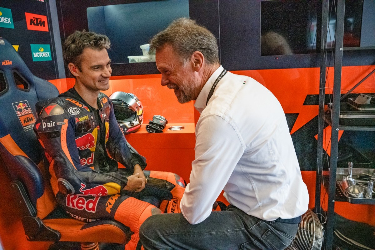Джоржио Барбье, босс мотоциклетного направления Pirelli Motorsport и тест-пилот KTM Дани Педроса
