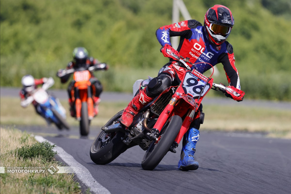 Классический стиль Supermoto S1 в исполнении Ивана Мосина