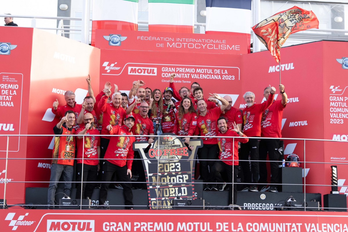 Пекко Баньяя стал 2-кратным чемпионом MotoGP в 2023 году, защитив титул 2022 года