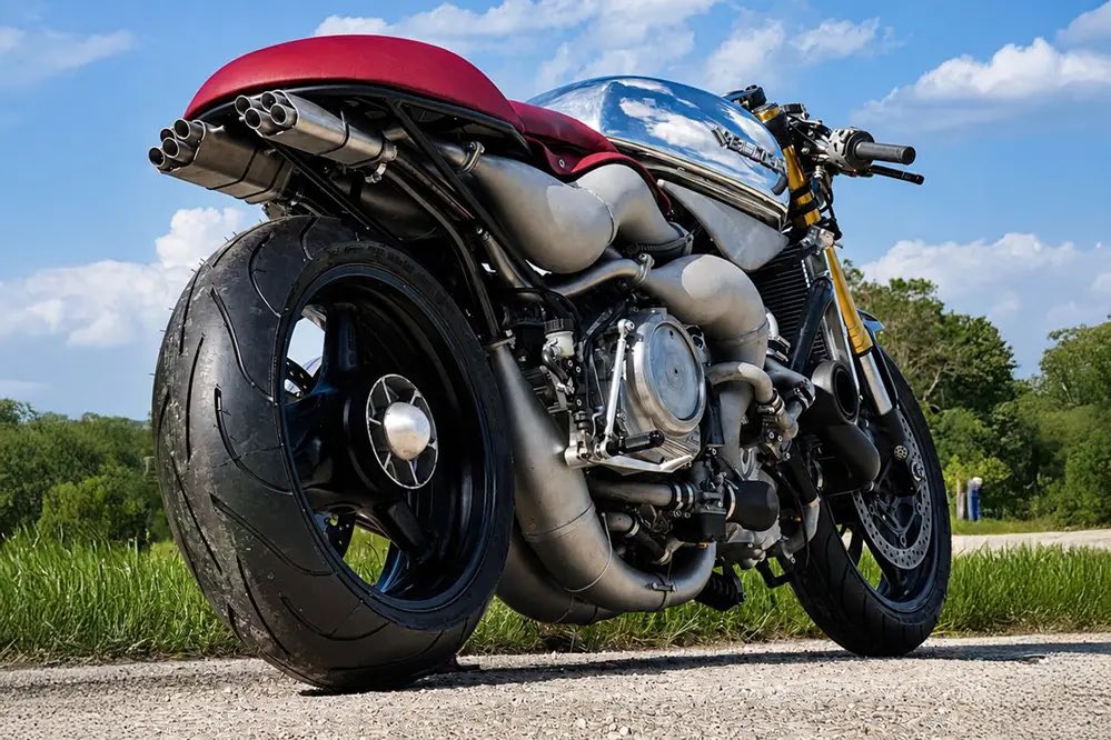 8-цилиндровый 2-тактный 1000-кубовый Veloce Aperion