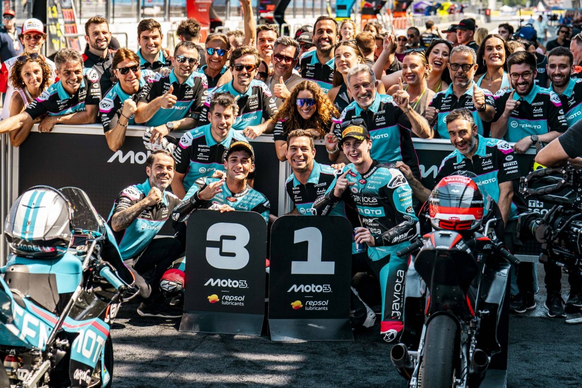 Макс Килес и Марко Морелли снова вместе на подиуме в Moto3