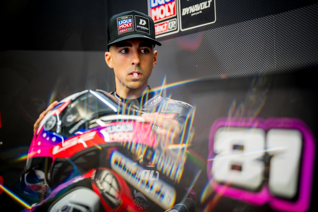 Сенна Аджиус попал в сети Honda Racing