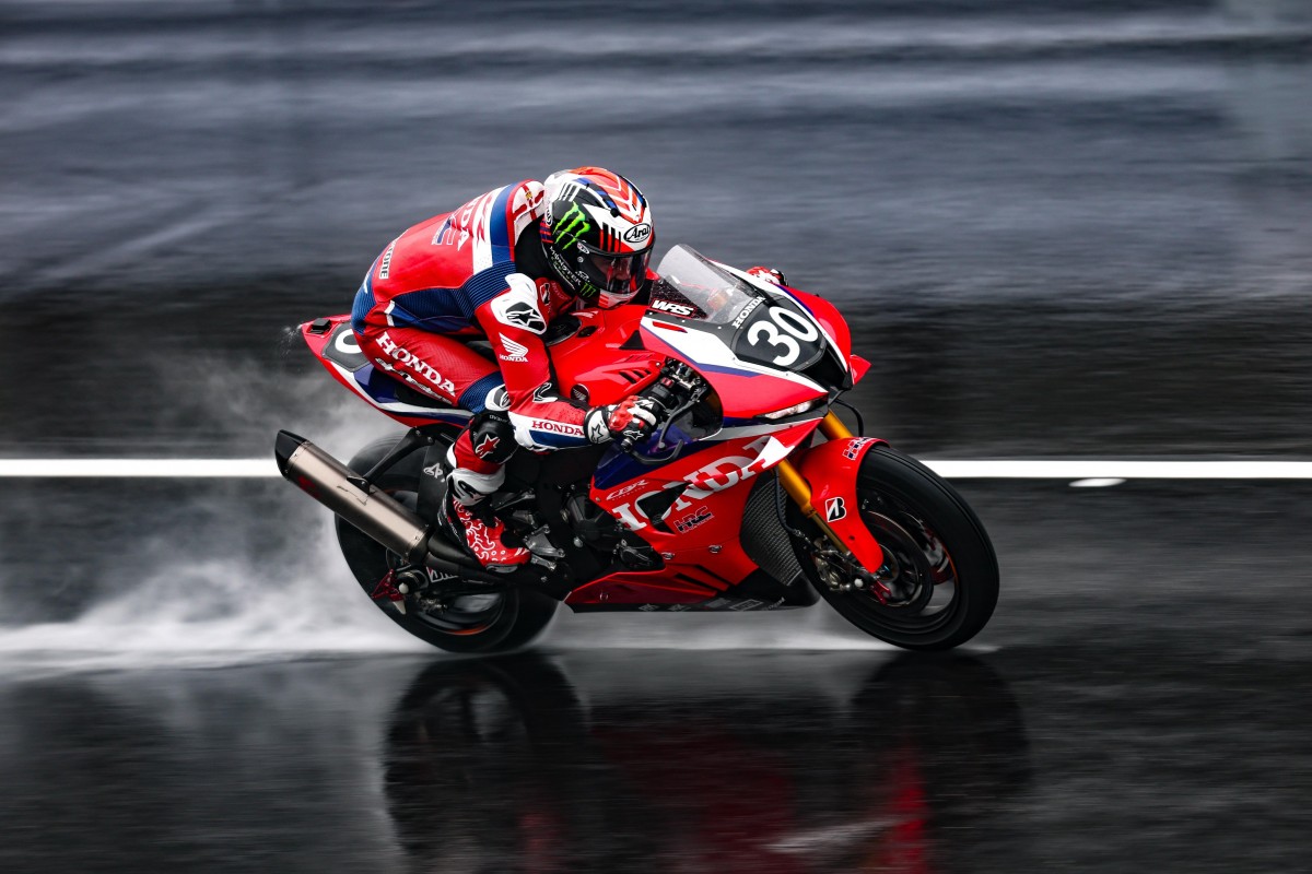 Заводская Honda HRC возглавляет гонку после 4-х часов