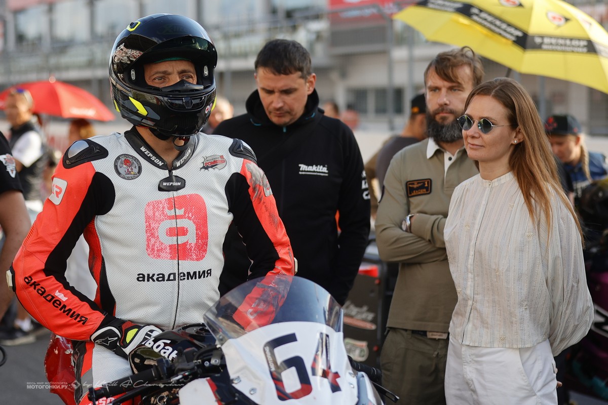 Команда DC Motosport by Petrukovich: вся на старте - в поддержку миссии Володи Карзаева