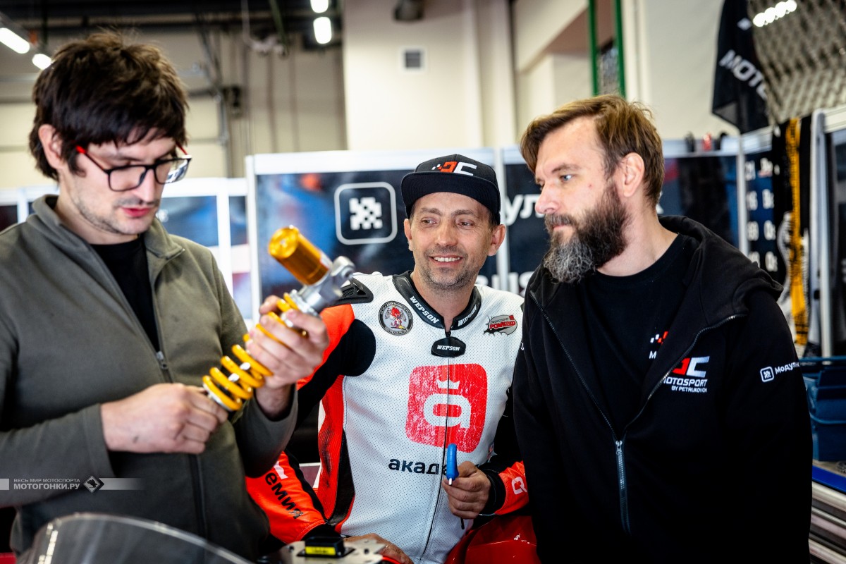 Вся команда DC Motosport работала на победу Владимира Карзаева в Кубке России