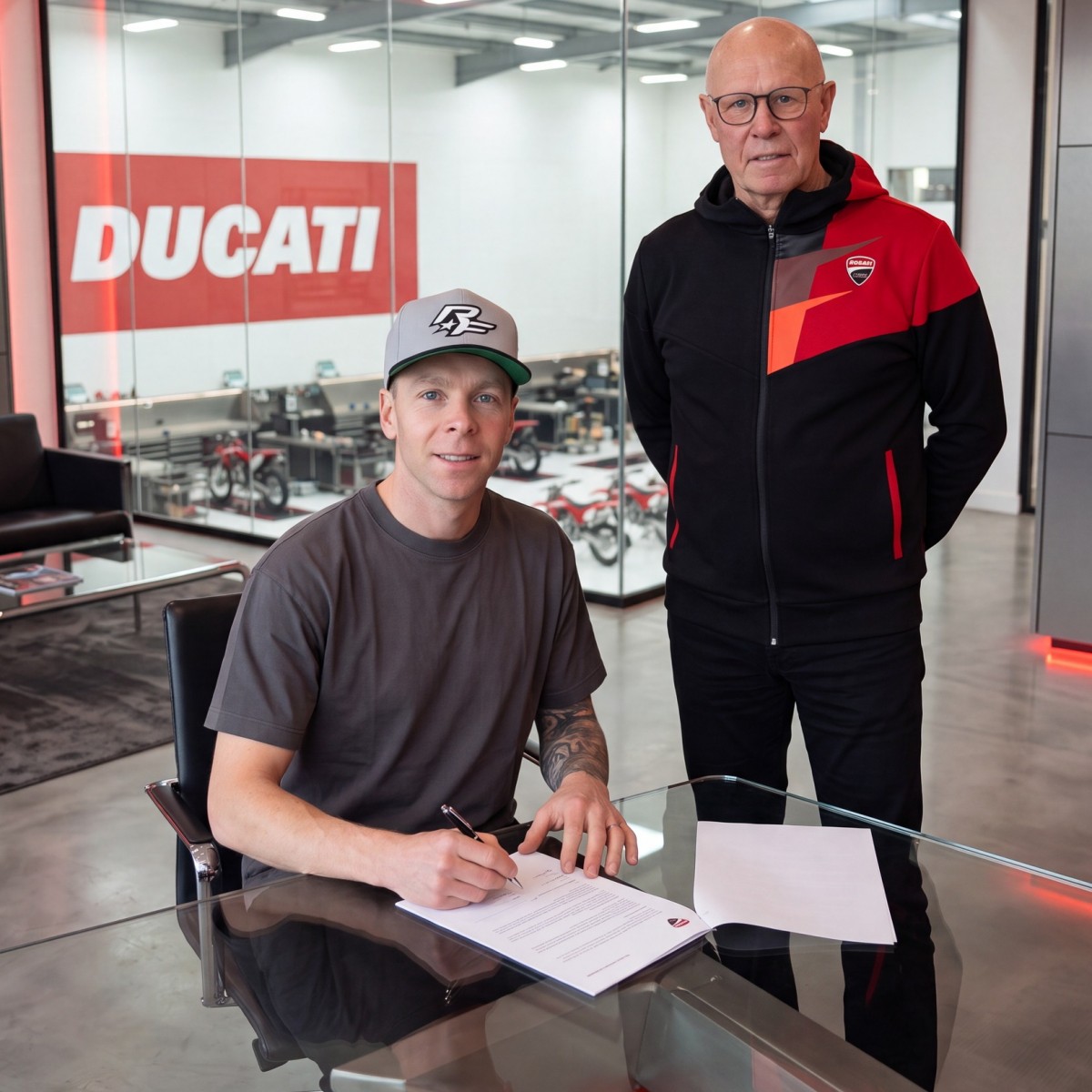 Роман Фебвре подписывает контракт с заводской командой Ducati Роман Фебвре подписывает контракт с заводской командой Ducati