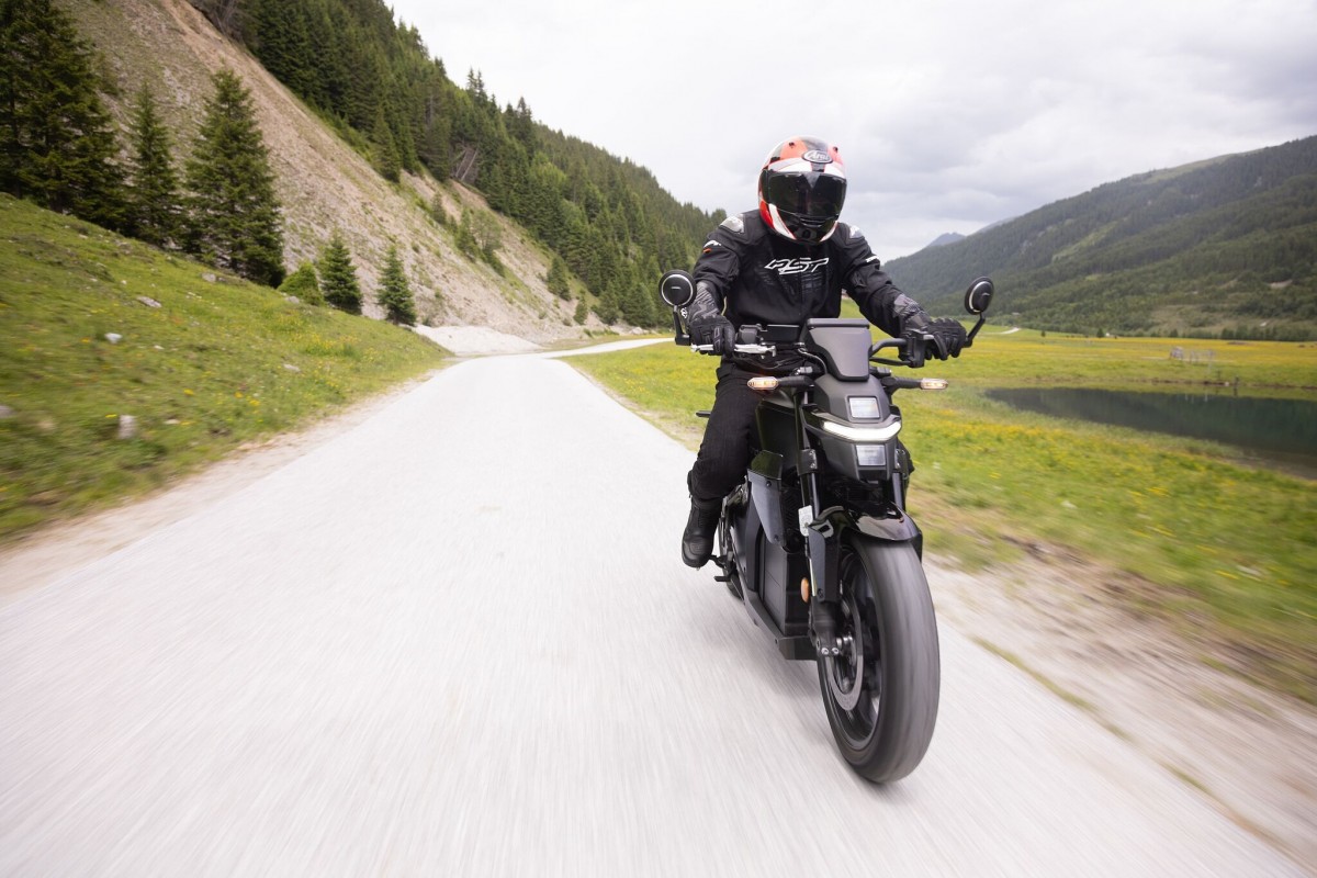 Тест-драйв Honda WN7 (2026)