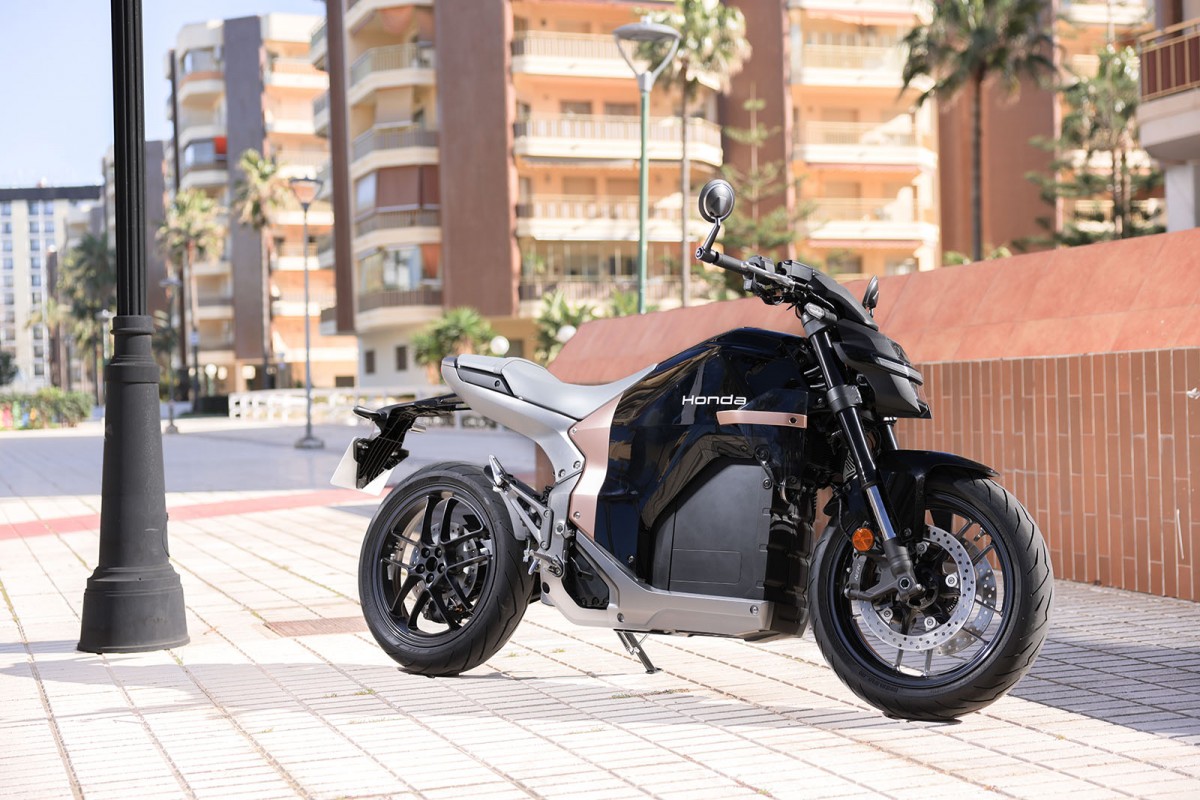 Серийная модель Honda WN7 на первых тестах (Carole Nash)